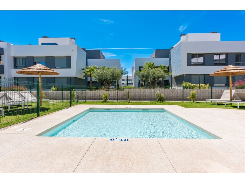 2 bedroom Penthouse for sale in Estepona - € 495,000 (Ref: 9669780)