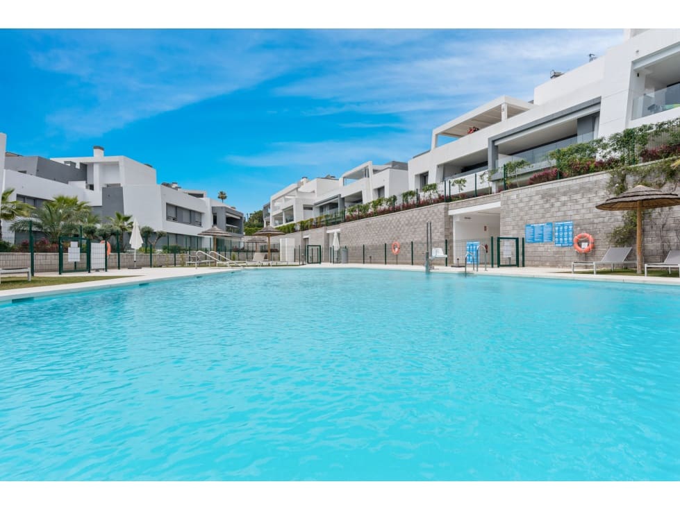 2 bedroom Penthouse for sale in Estepona - € 495,000 (Ref: 9669780)