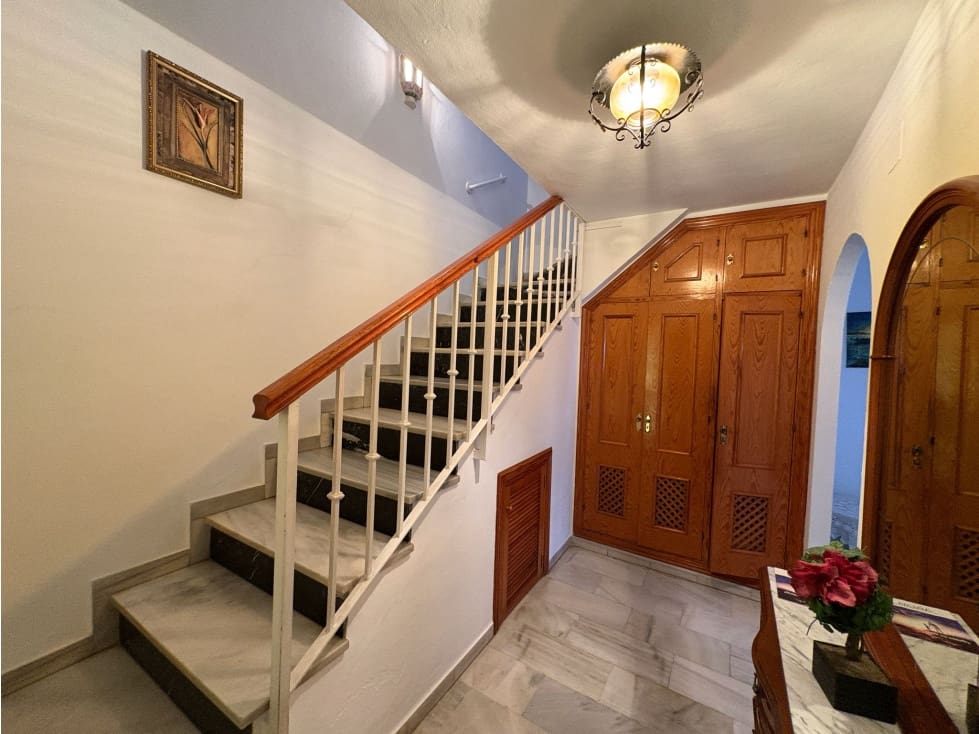 5 slaapkamer Huis te koop in Estepona - € 900.000 (Ref: 9676659)