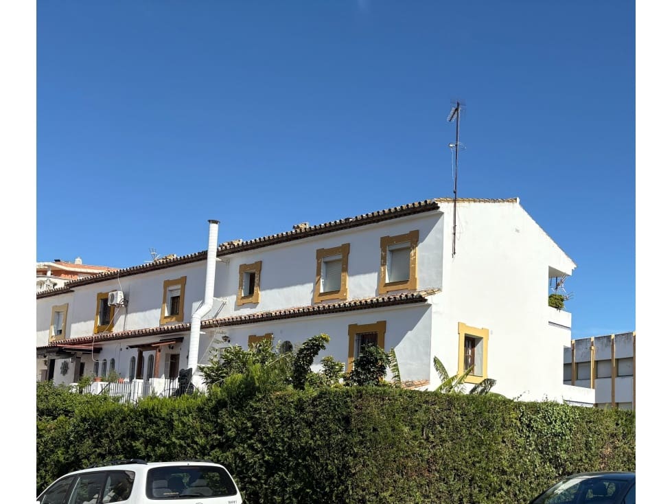 5 slaapkamer Huis te koop in Estepona - € 900.000 (Ref: 9676659)