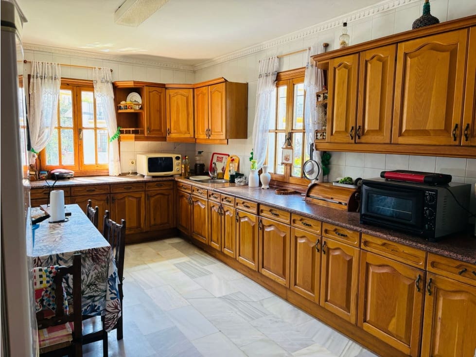 5 slaapkamer Huis te koop in Estepona - € 900.000 (Ref: 9676659)