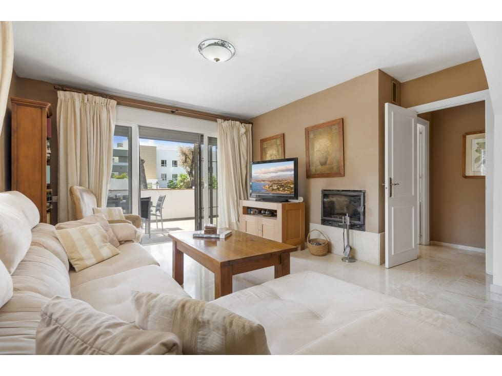 3 sovrum Lägenhet till salu i Nueva Andalucia med pool - 630 000 € (Ref: 9682260)