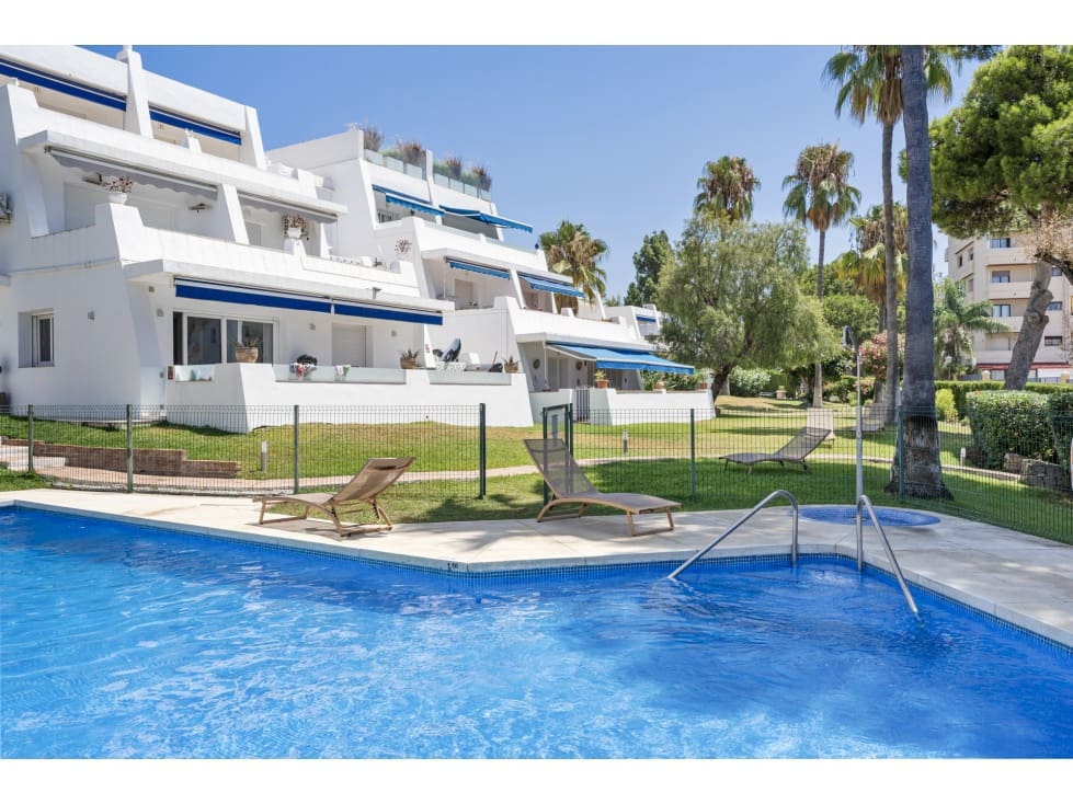 3 sovrum Lägenhet till salu i Nueva Andalucia med pool - 630 000 € (Ref: 9682260)