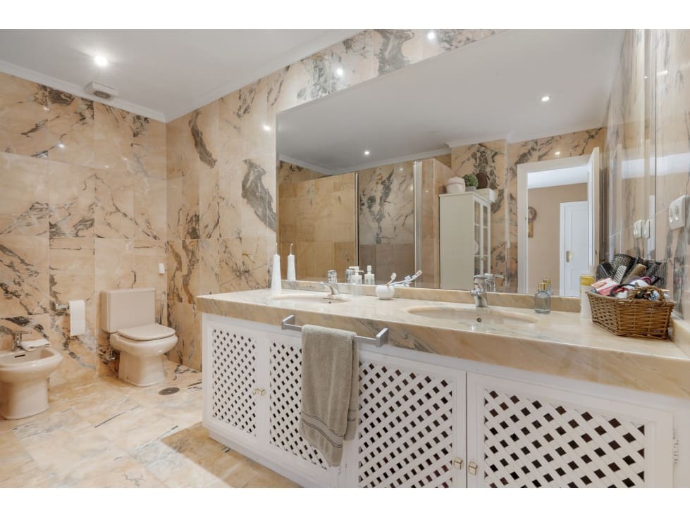 3 sovrum Lägenhet till salu i Nueva Andalucia med pool - 630 000 € (Ref: 9682260)