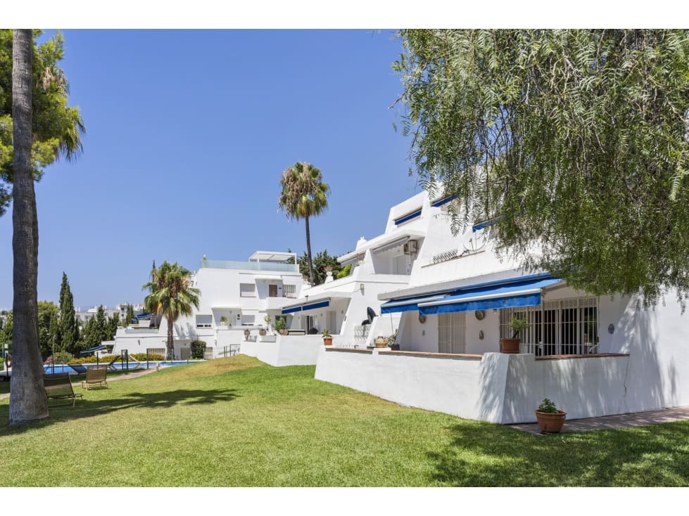 3 sovrum Lägenhet till salu i Nueva Andalucia med pool - 630 000 € (Ref: 9682260)