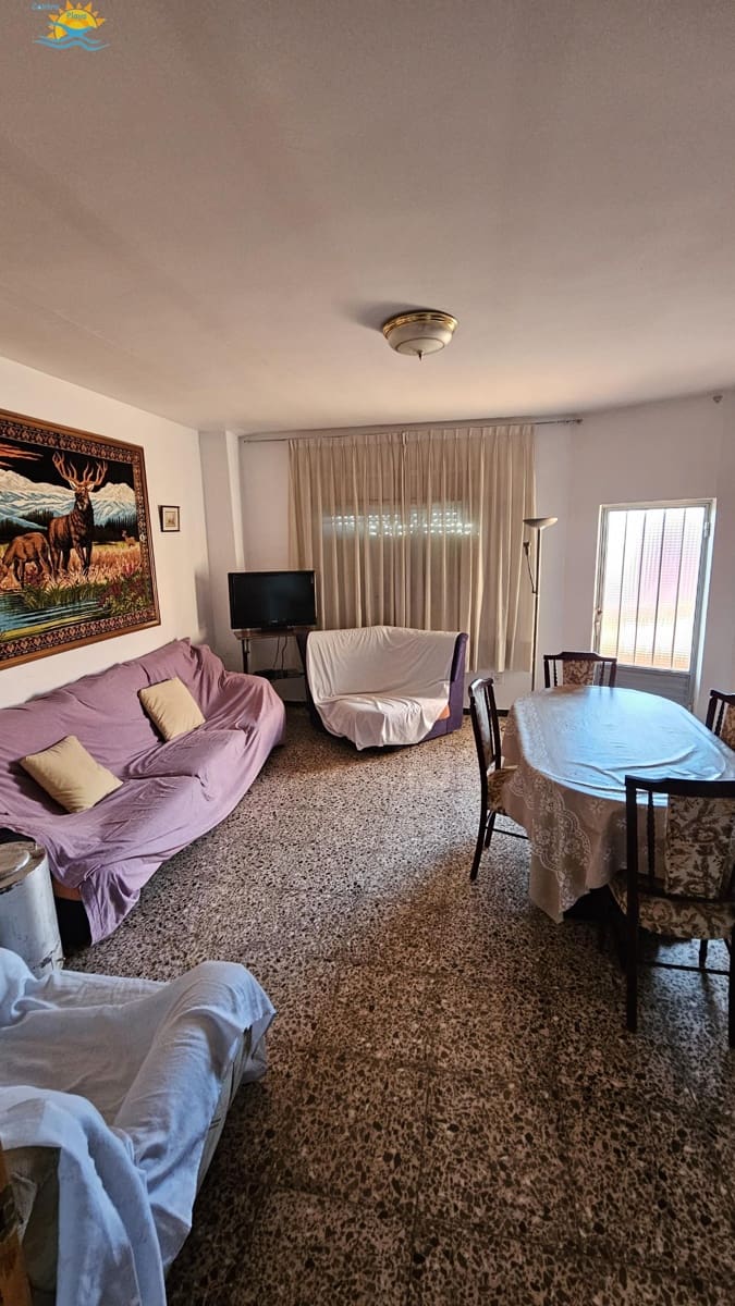 4 bedroom Villa for sale in Valencia city with garage - € 100,000 (Ref: 9117251)