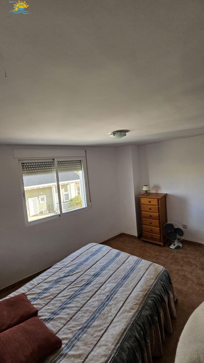 4 bedroom Villa for sale in Valencia city with garage - € 100,000 (Ref: 9117251)