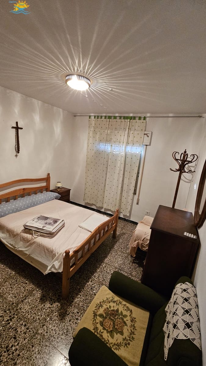 4 bedroom Villa for sale in Valencia city with garage - € 100,000 (Ref: 9117251)