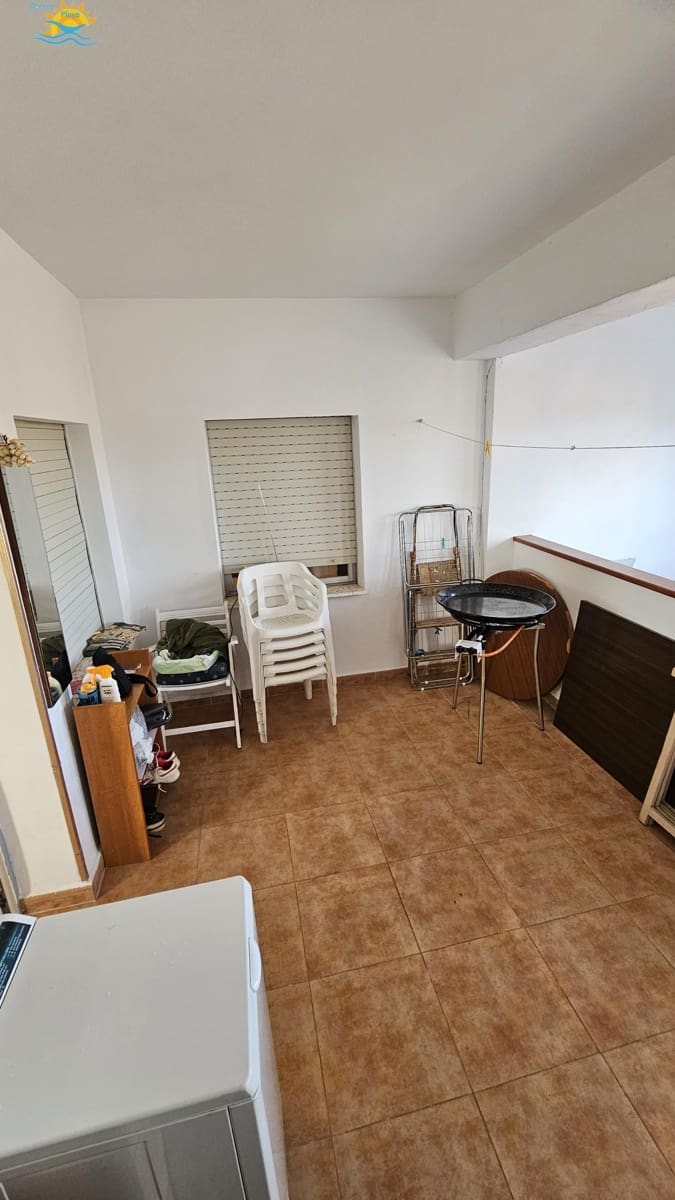 4 bedroom Villa for sale in Valencia city with garage - € 100,000 (Ref: 9117251)