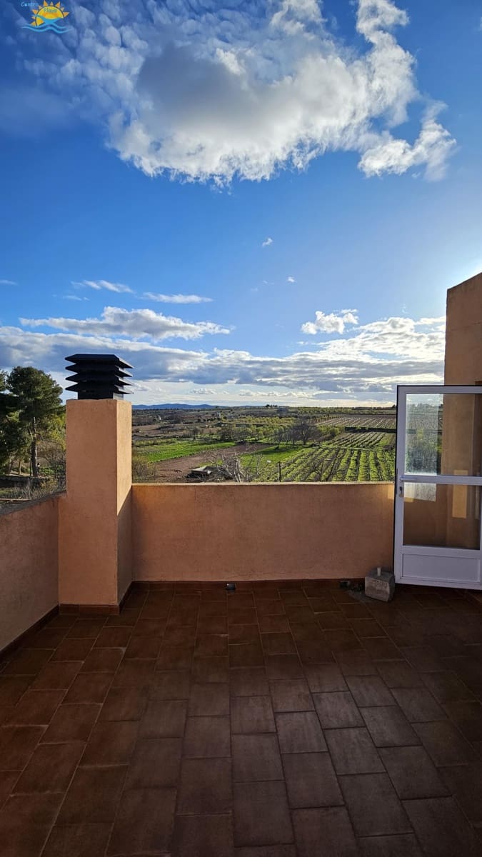 4 bedroom Villa for sale in Valencia city with garage - € 100,000 (Ref: 9117251)