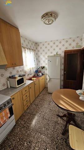 4 bedroom Villa for sale in Valencia city with garage - € 100,000 (Ref: 9117251)