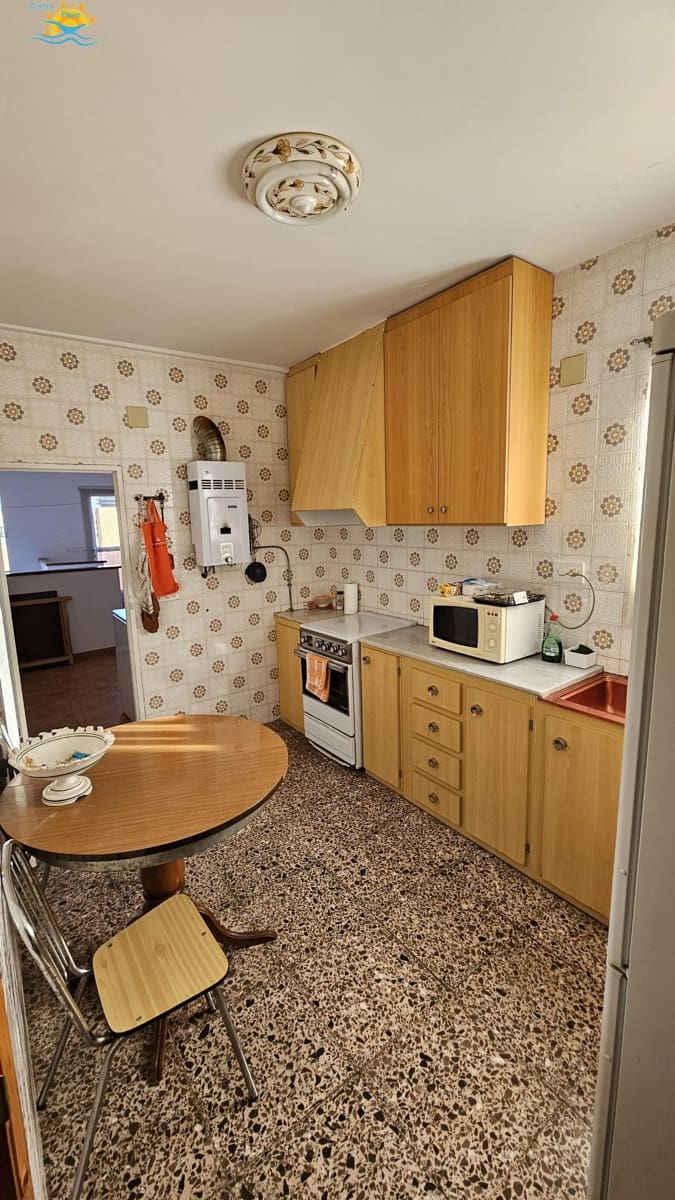 4 bedroom Villa for sale in Valencia city with garage - € 100,000 (Ref: 9117251)