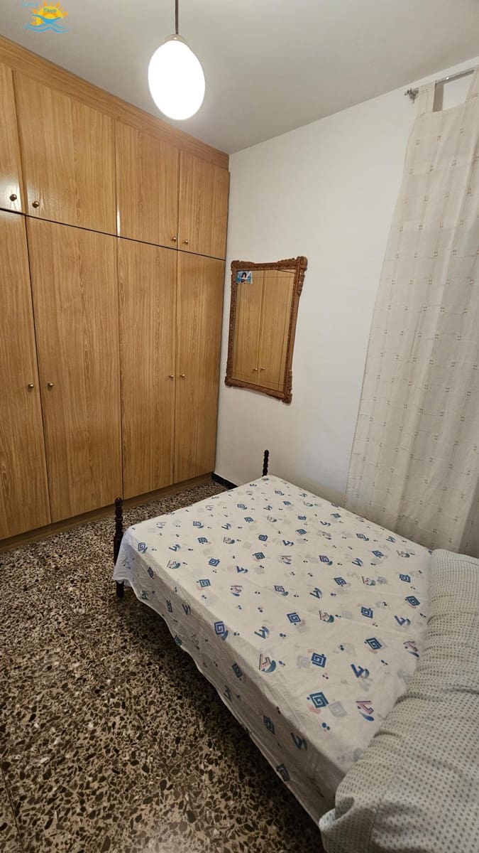 4 bedroom Villa for sale in Valencia city with garage - € 100,000 (Ref: 9117251)