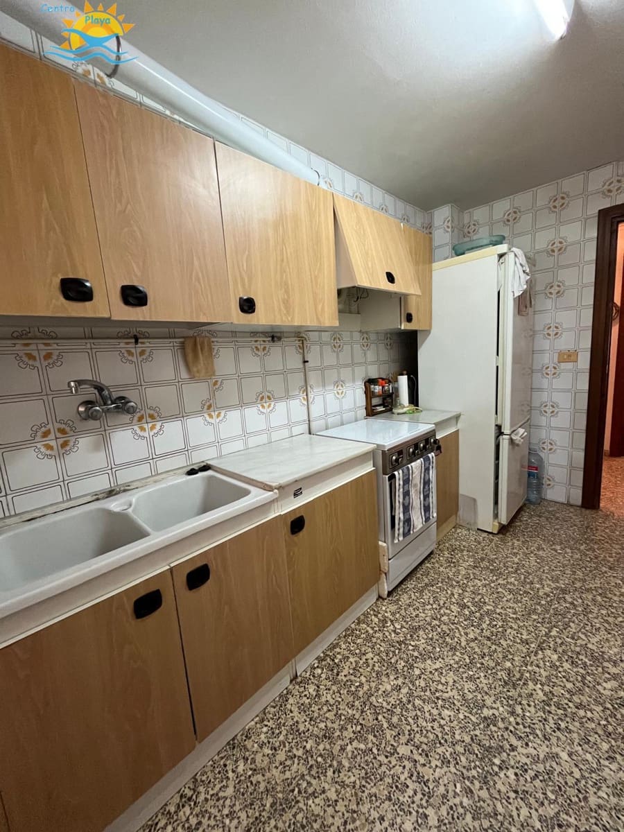 4 slaapkamer Flat te koop in Oropesa  - € 120.000 (Ref: 9386932)