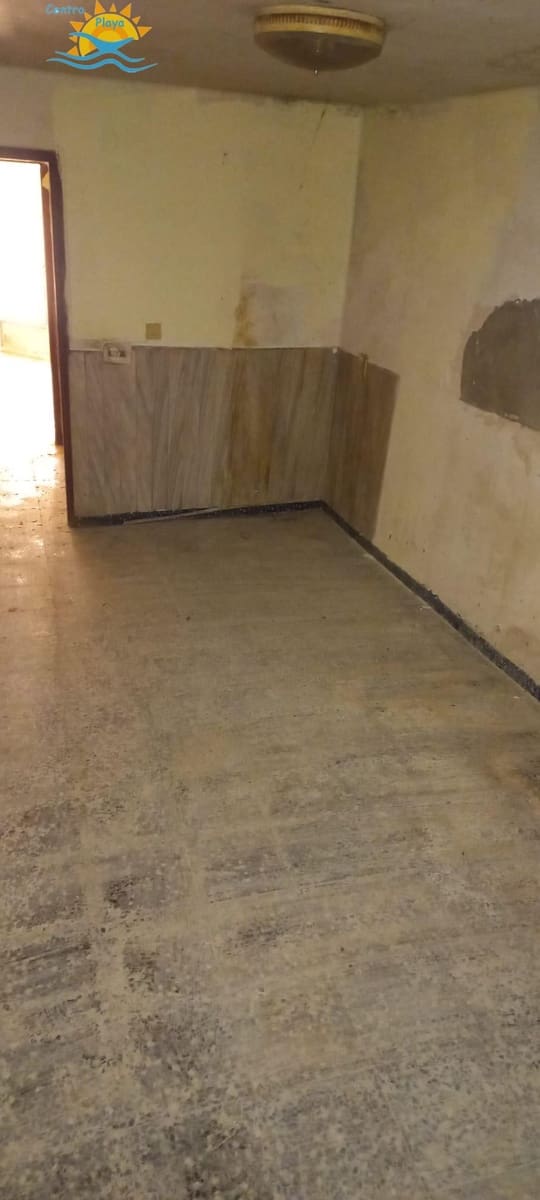 6 soveværelse Byhus til salg i Cabanes - € 45.000 (Ref: 9395535)