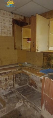 6 soveværelse Byhus til salg i Cabanes - € 45.000 (Ref: 9395535)