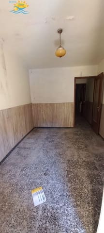 6 soveværelse Byhus til salg i Cabanes - € 45.000 (Ref: 9395535)