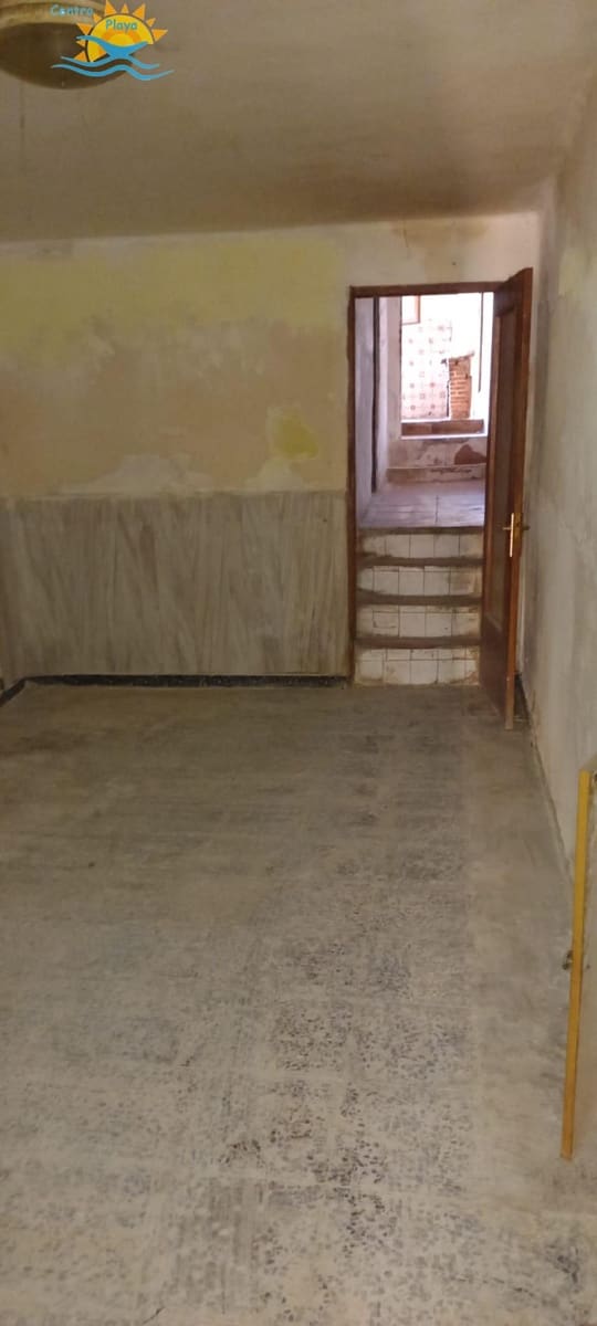 6 soveværelse Byhus til salg i Cabanes - € 45.000 (Ref: 9395535)