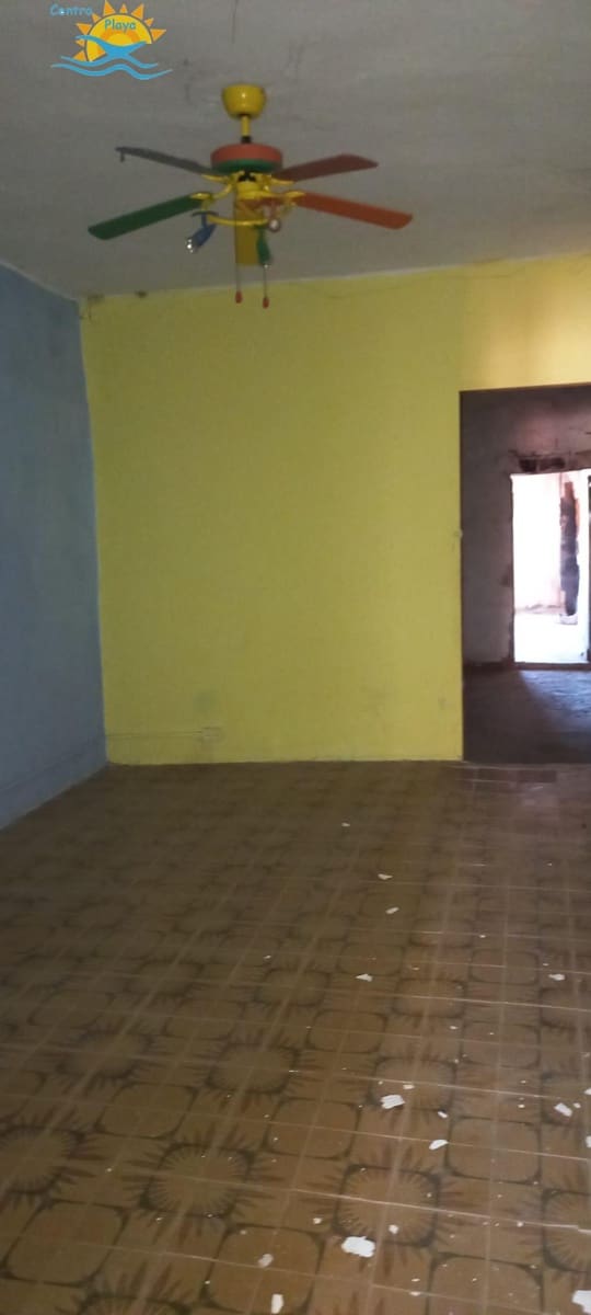 6 soveværelse Byhus til salg i Cabanes - € 45.000 (Ref: 9395535)