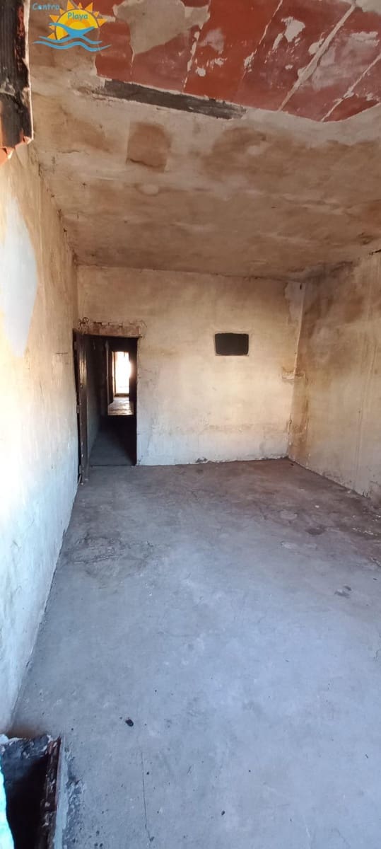 6 soveværelse Byhus til salg i Cabanes - € 45.000 (Ref: 9395535)