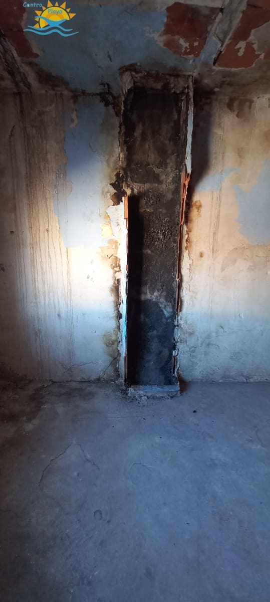 6 soveværelse Byhus til salg i Cabanes - € 45.000 (Ref: 9395535)