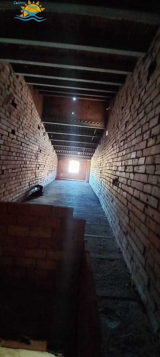 6 soveværelse Byhus til salg i Cabanes - € 45.000 (Ref: 9395535)