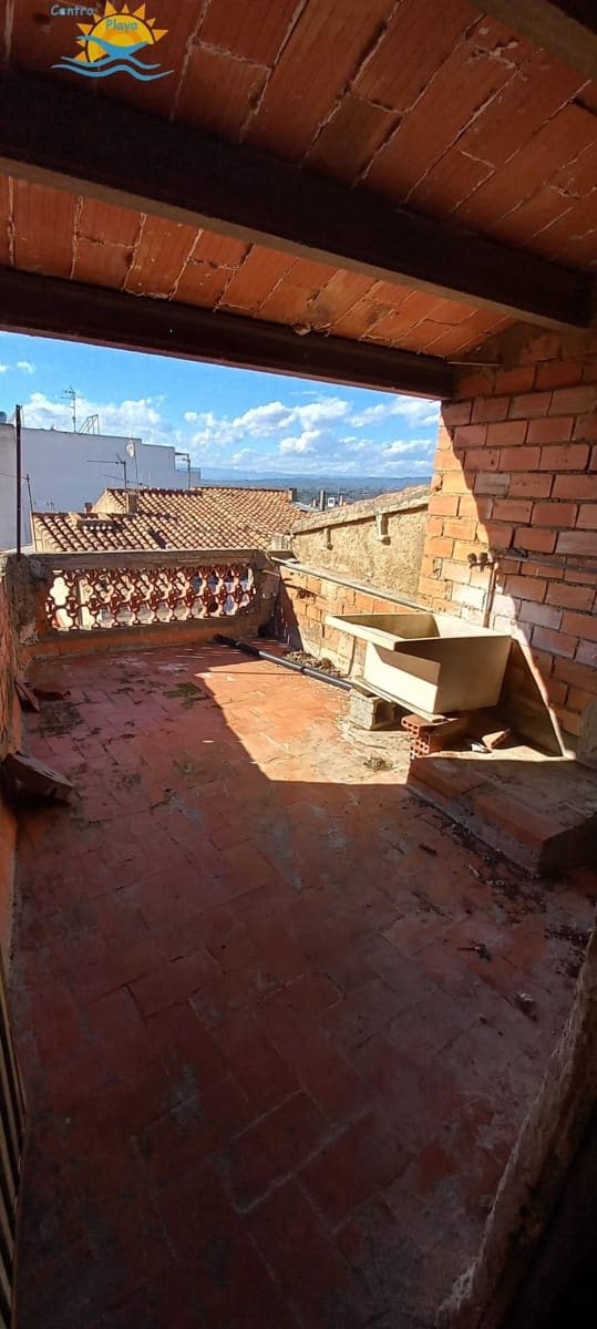 6 soveværelse Byhus til salg i Cabanes - € 45.000 (Ref: 9395535)