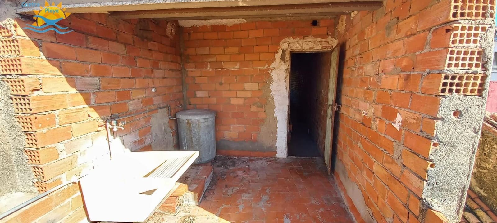 6 soveværelse Byhus til salg i Cabanes - € 45.000 (Ref: 9395535)