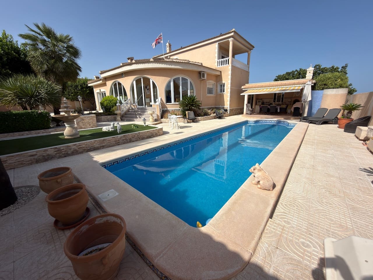 4 Zimmer Villa zu verkaufen in Dona Pepa mit Pool - 575.000 € (Ref: 10016295)