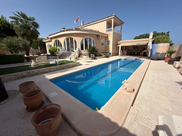 4 Zimmer Villa zu verkaufen in Doña Pepa, Rojales mit Pool - 575.000 € (Ref: 10016295)