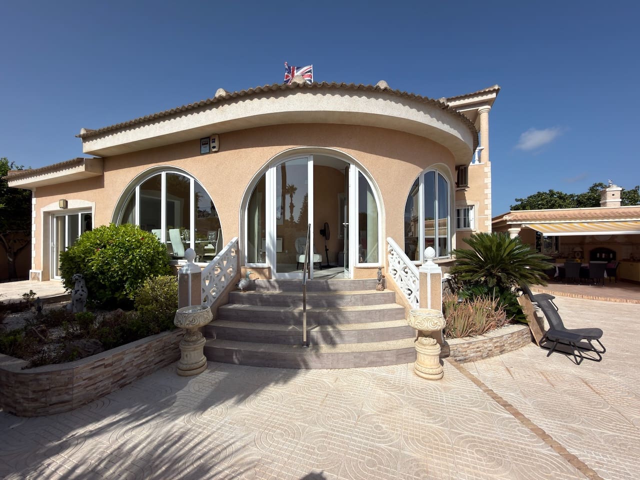 4 Zimmer Villa zu verkaufen in Dona Pepa mit Pool - 575.000 € (Ref: 10016295)