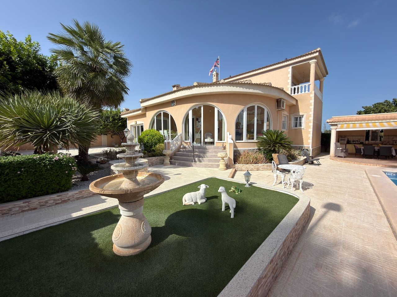 4 Zimmer Villa zu verkaufen in Dona Pepa mit Pool - 575.000 € (Ref: 10016295)