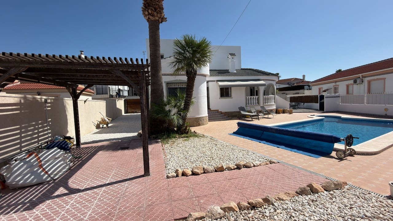 4 sypialnia Willa na sprzedaż w Ciudad Quesada z basenem - 650 000 € (Ref: 10022898)
