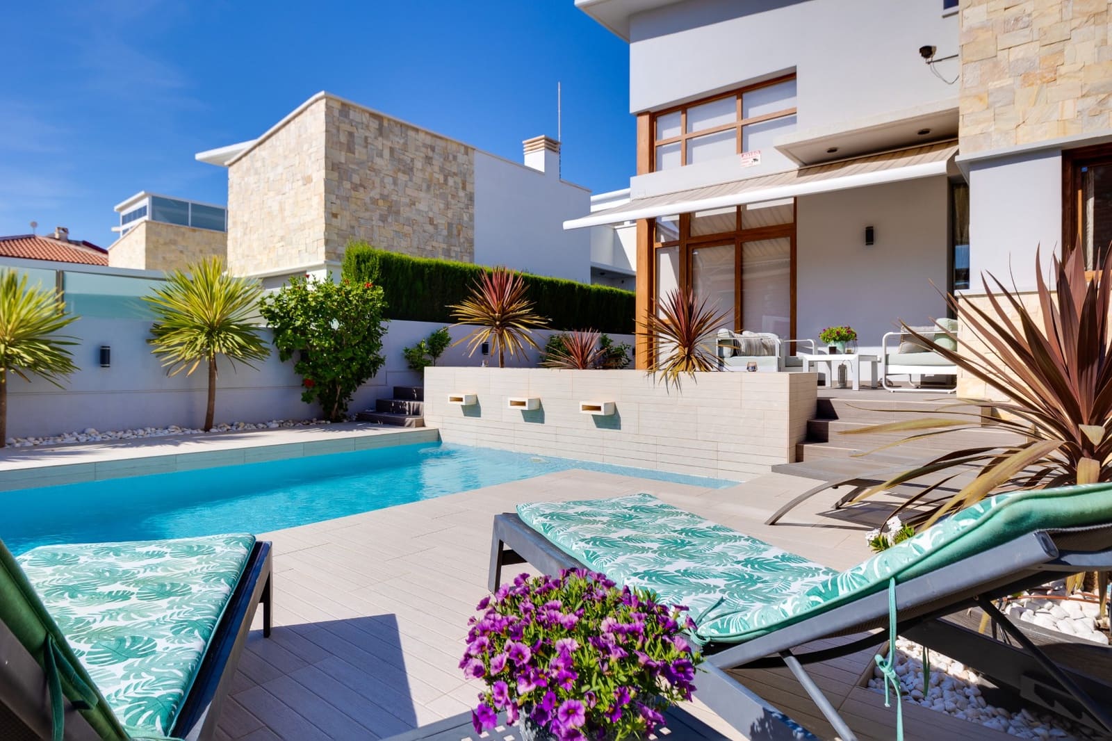 3 slaapkamer Villa te koop in Dona Pepa met zwembad garage - € 585.000 (Ref: 10022899)