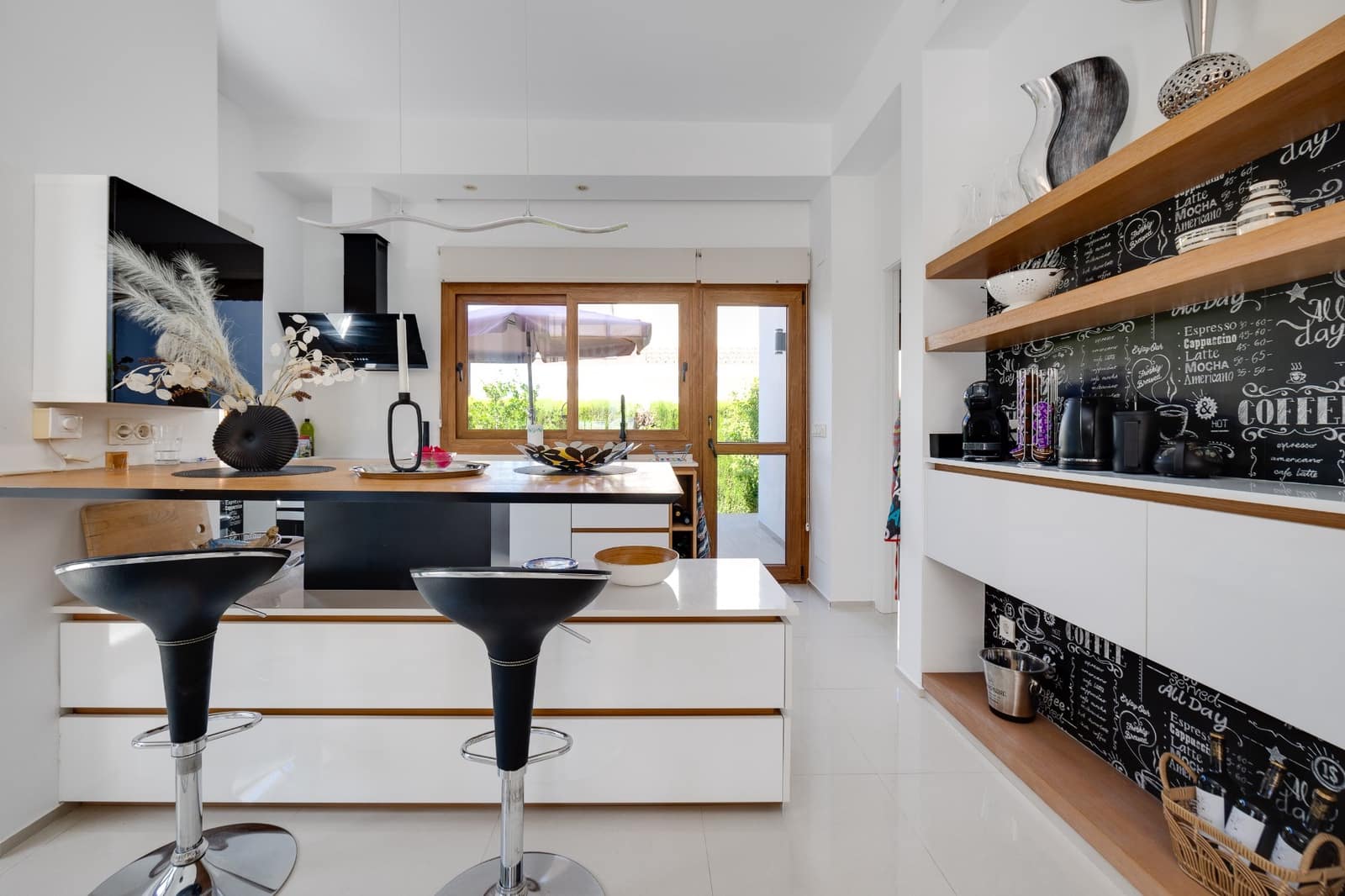 3 slaapkamer Villa te koop in Dona Pepa met zwembad garage - € 585.000 (Ref: 10022899)