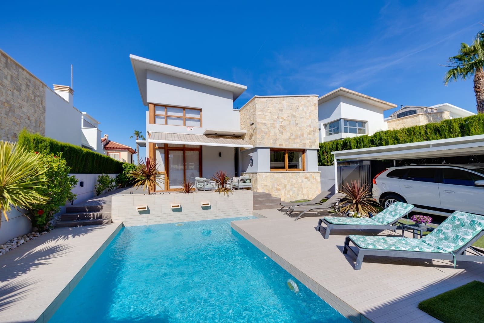 3 slaapkamer Villa te koop in Dona Pepa met zwembad garage - € 585.000 (Ref: 10022899)