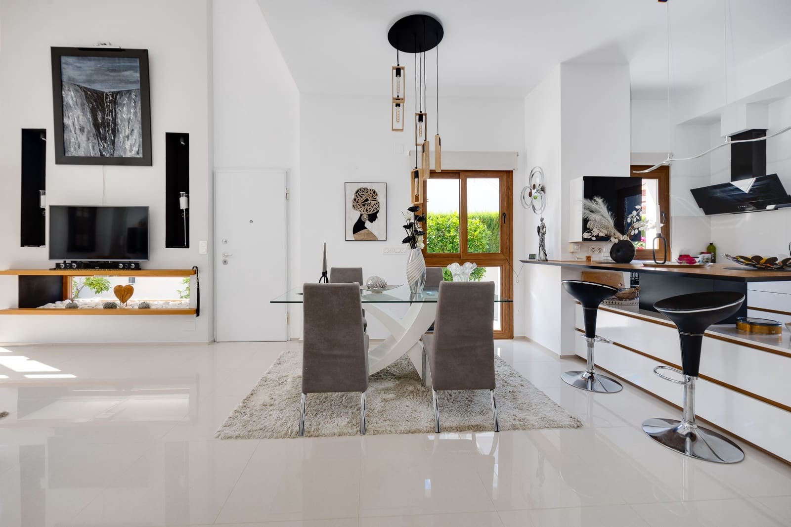 3 slaapkamer Villa te koop in Dona Pepa met zwembad garage - € 585.000 (Ref: 10022899)