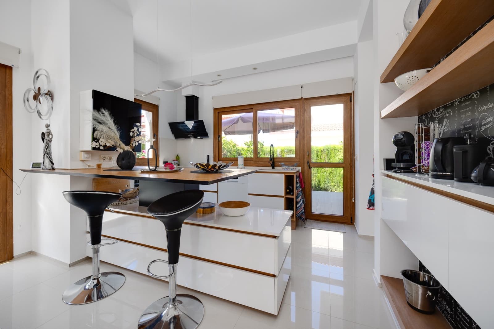3 slaapkamer Villa te koop in Dona Pepa met zwembad garage - € 585.000 (Ref: 10022899)