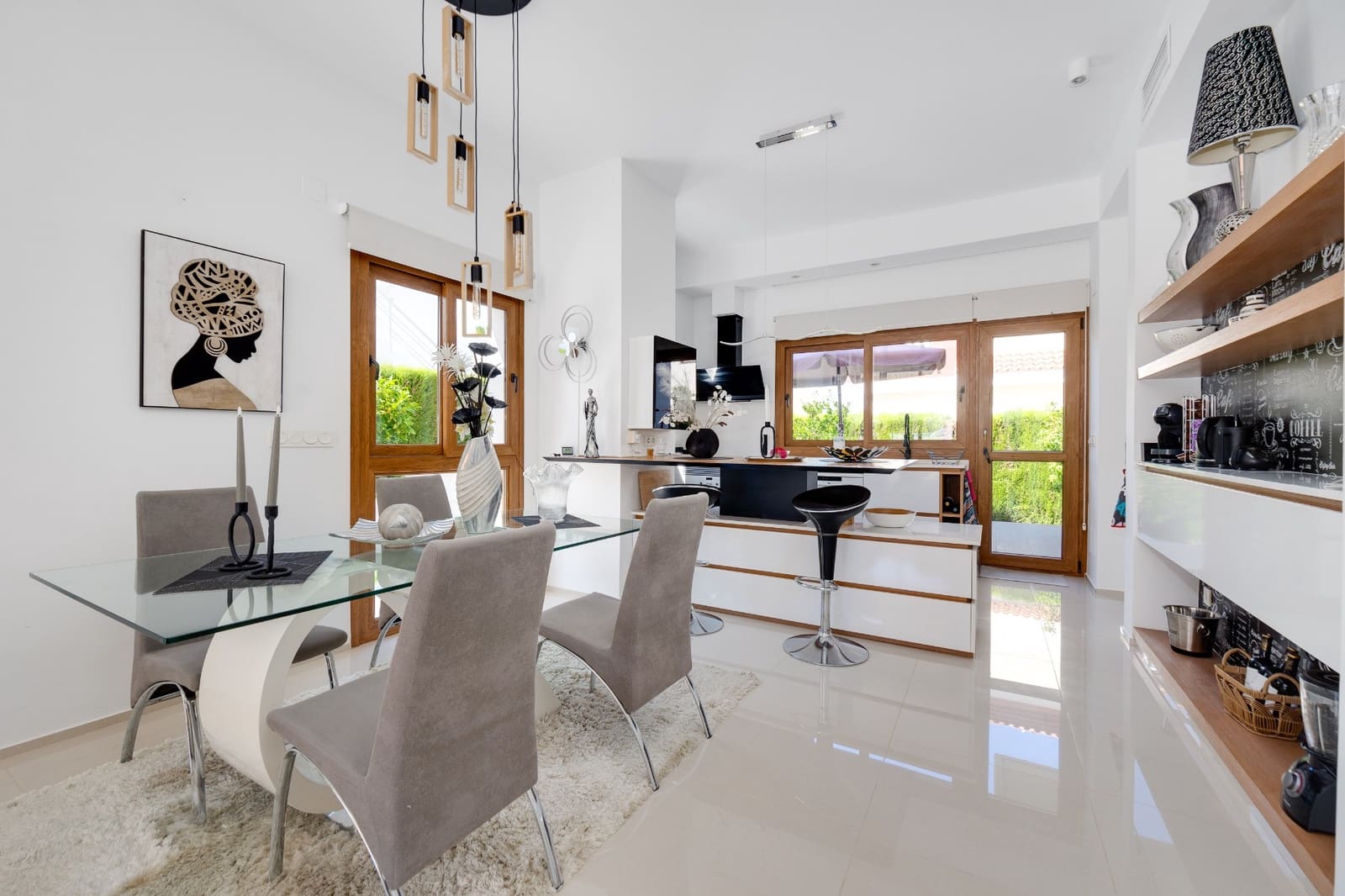 3 slaapkamer Villa te koop in Dona Pepa met zwembad garage - € 585.000 (Ref: 10022899)