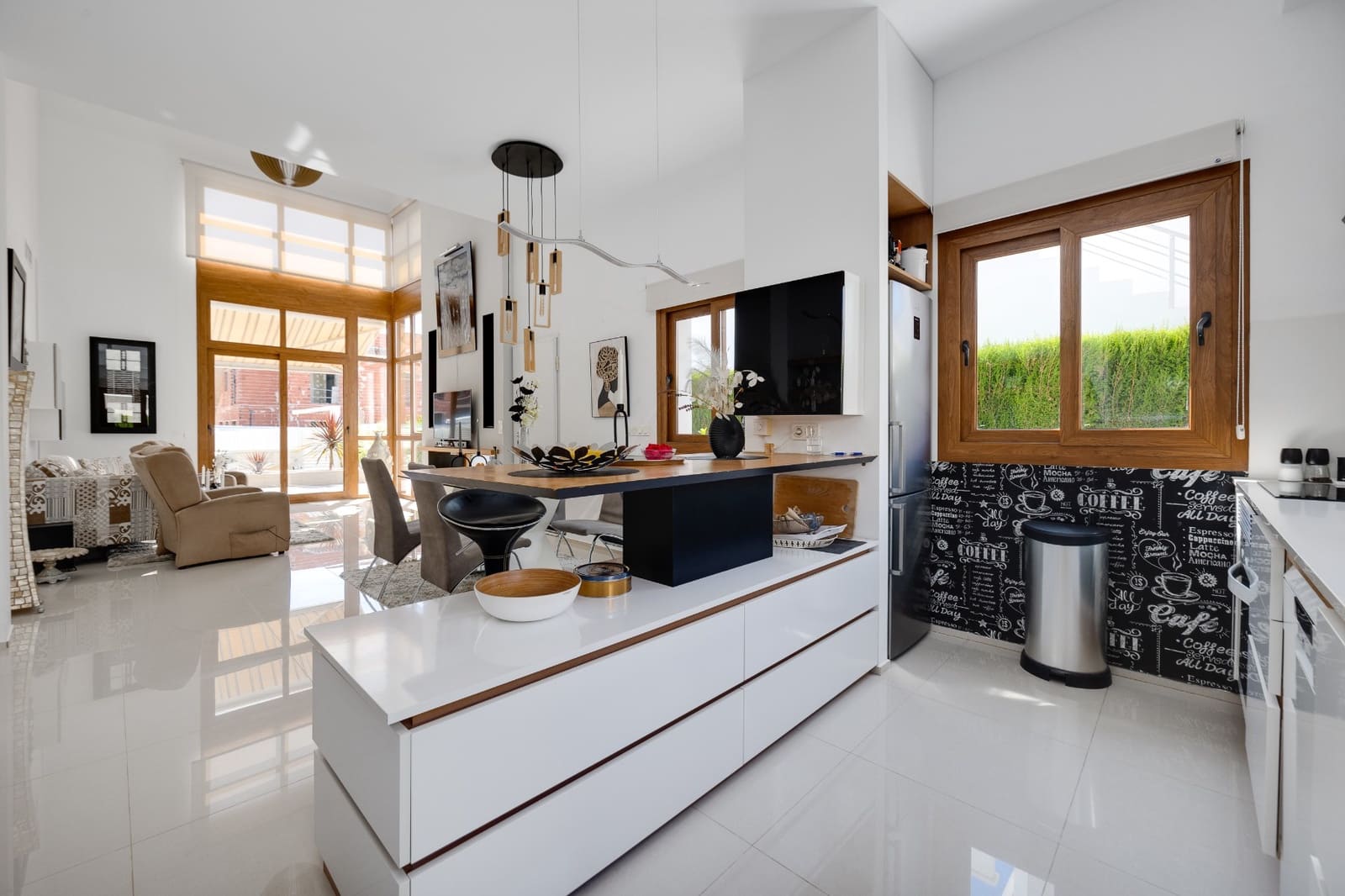 3 slaapkamer Villa te koop in Dona Pepa met zwembad garage - € 585.000 (Ref: 10022899)