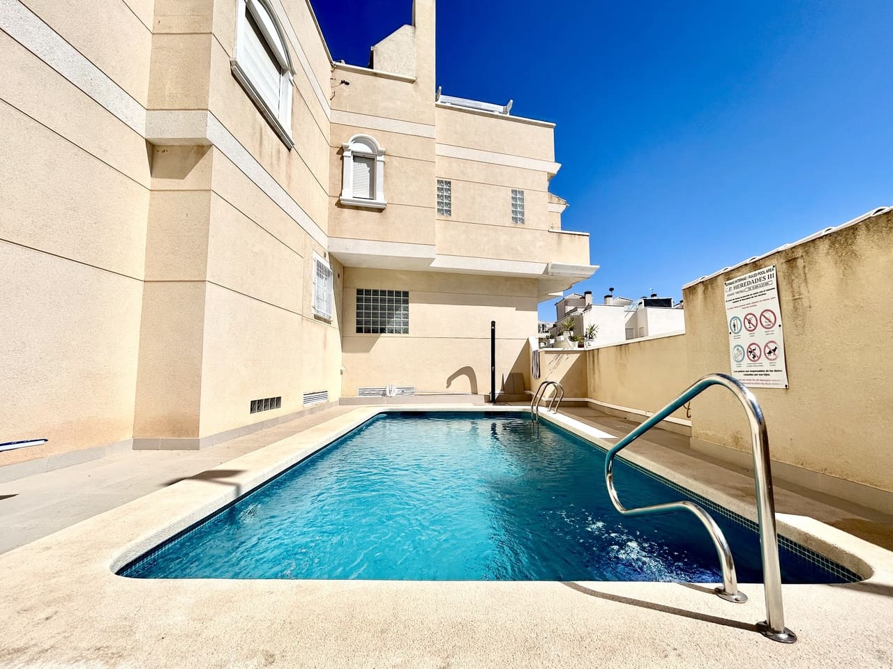 4 quarto Casa em Banda para venda em Heredades com piscina garagem - 230 000 € (Ref: 10062700)