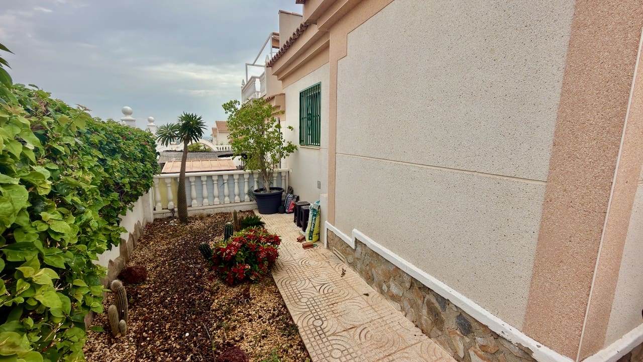 Chalet de 2 habitaciones en Ciudad Quesada en venta con piscina - 220.000 € (Ref: 10091632)
