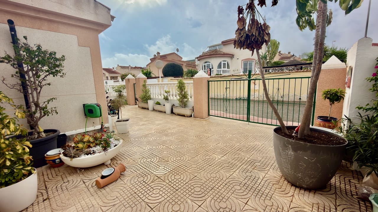 Chalet de 2 habitaciones en Ciudad Quesada en venta con piscina - 220.000 € (Ref: 10091632)