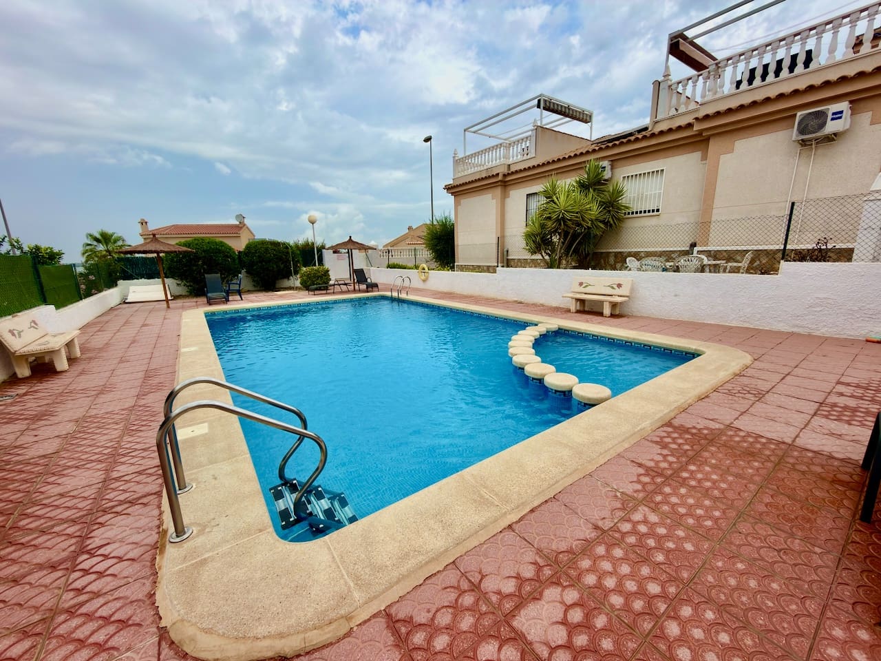 Chalet de 2 habitaciones en Ciudad Quesada en venta con piscina - 220.000 € (Ref: 10091632)
