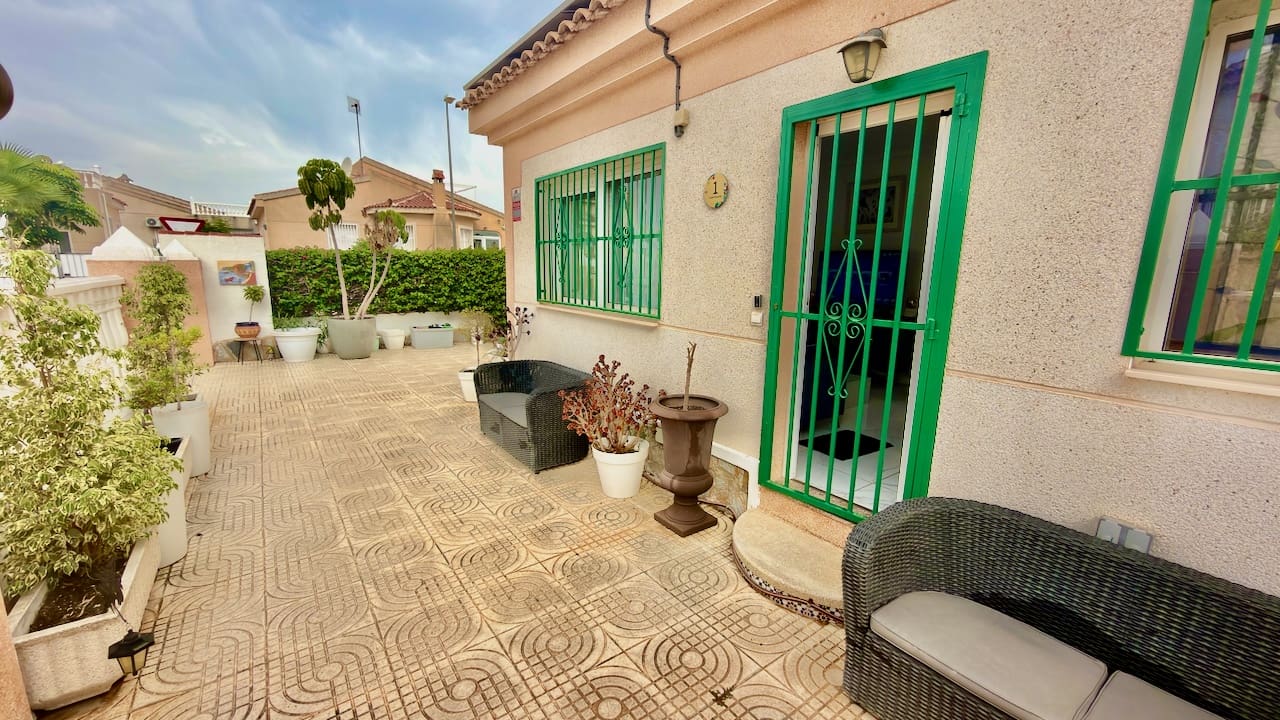 Chalet de 2 habitaciones en Ciudad Quesada en venta con piscina - 220.000 € (Ref: 10091632)