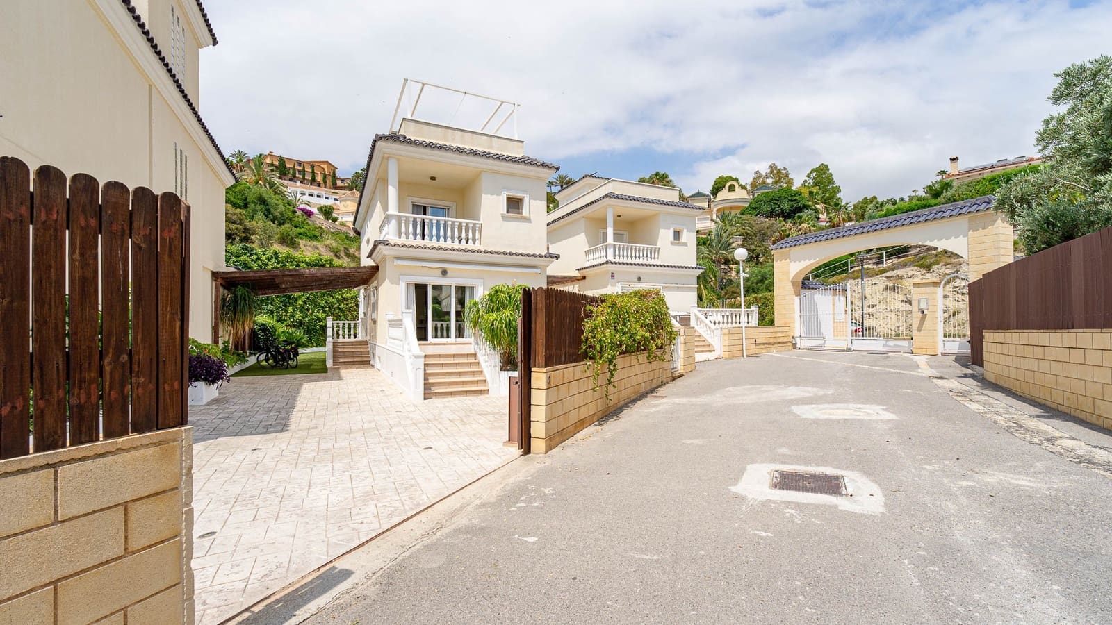 5 sypialnia Willa na sprzedaż w Miasto Alicante / Alacant z basenem garażem - 490 000 € (Ref: 10099078)