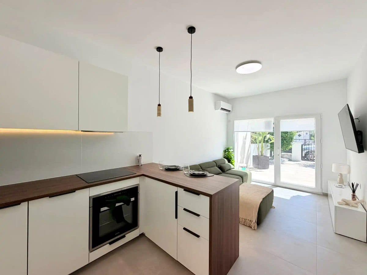 2 soveværelse Lejlighed til salg i El Chaparral med swimmingpool - € 160.000 (Ref: 10102992)
