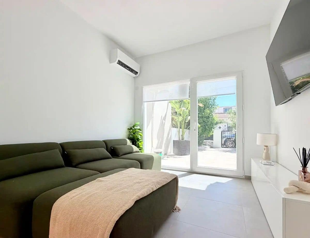 2 soveværelse Lejlighed til salg i El Chaparral med swimmingpool - € 160.000 (Ref: 10102992)