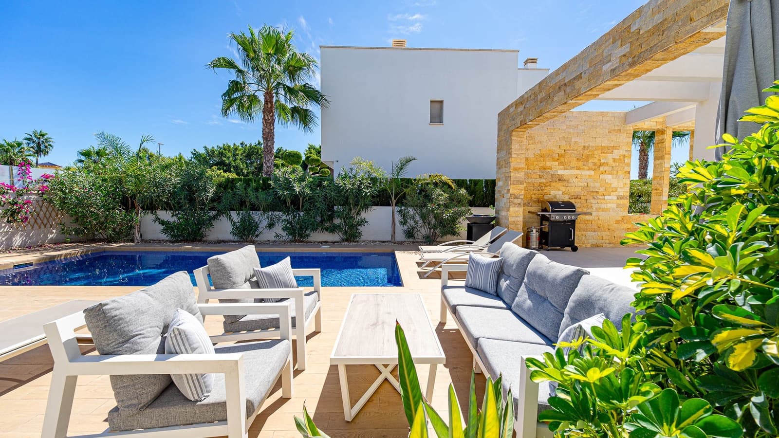 3 soverom Villa til salgs i Dona Pepa med svømmebasseng garasje - € 835 000 (Ref: 10104365)