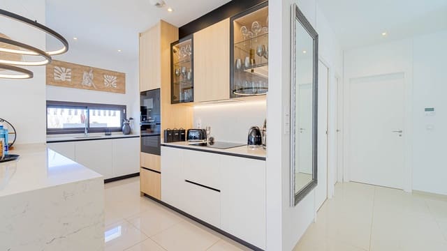 3 soverom Villa til salgs i Doña Pepa, Rojales med svømmebasseng garasje - € 835 000 (Ref: 10104365)